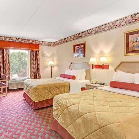 รามาดา บาย วินด์แฮม เมอร์ฟรีสโบโร Hotel ภายนอก รูปภาพ