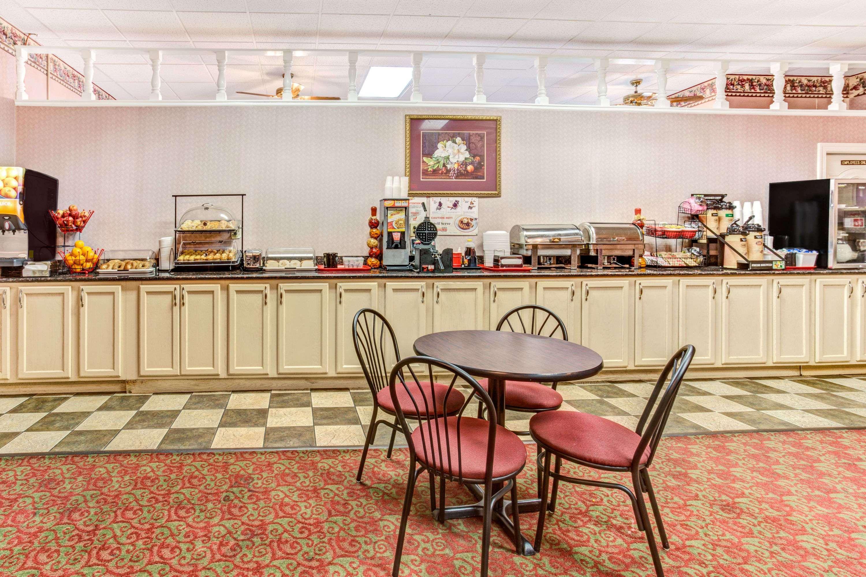 รามาดา บาย วินด์แฮม เมอร์ฟรีสโบโร Hotel ภายนอก รูปภาพ